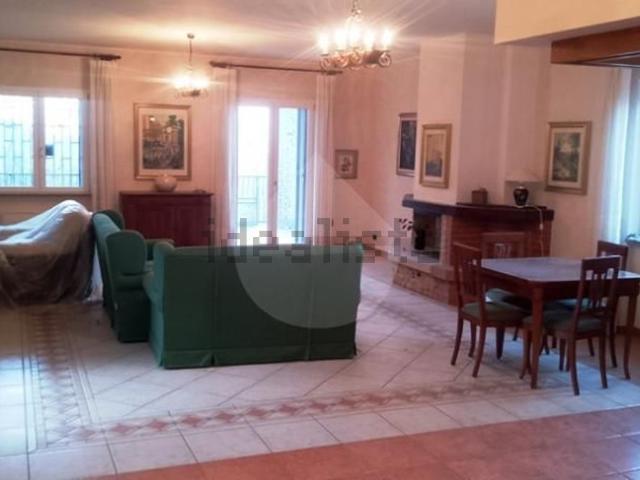 Appartamento in vendita di 225 m² in Via Boschetto