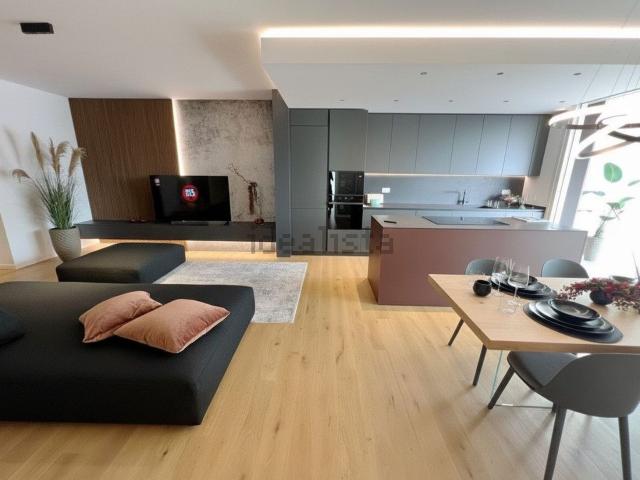 Appartamento in vendita di 225 m² in Via Beato Pellegrino