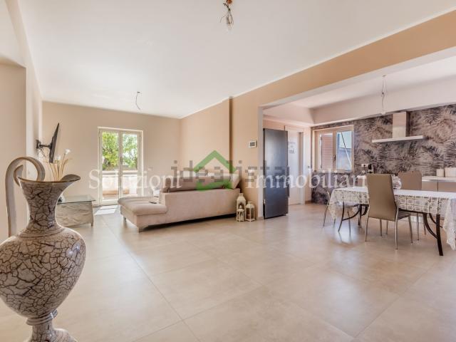 Appartamento in vendita di 225 m² in Via di Ponente