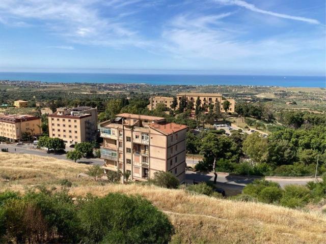 Appartamento in vendita di 225 m² in Via Eleonora Duse