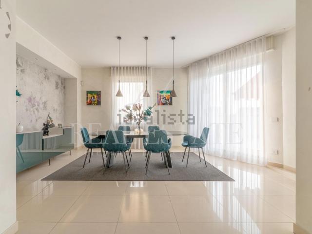 Appartamento in vendita di 225 m² in Via Eugenio Curiel, 6