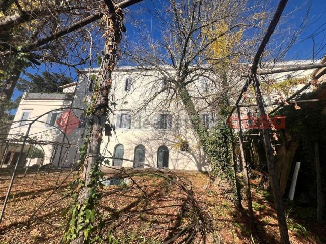 Appartamento in vendita di 225 m² in Via Fiordispina Lauri, 8