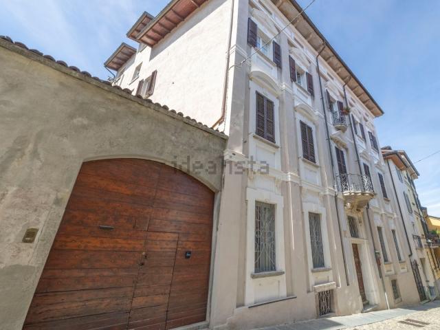 Appartamento in vendita di 225 m² in Via Pertossi, 14