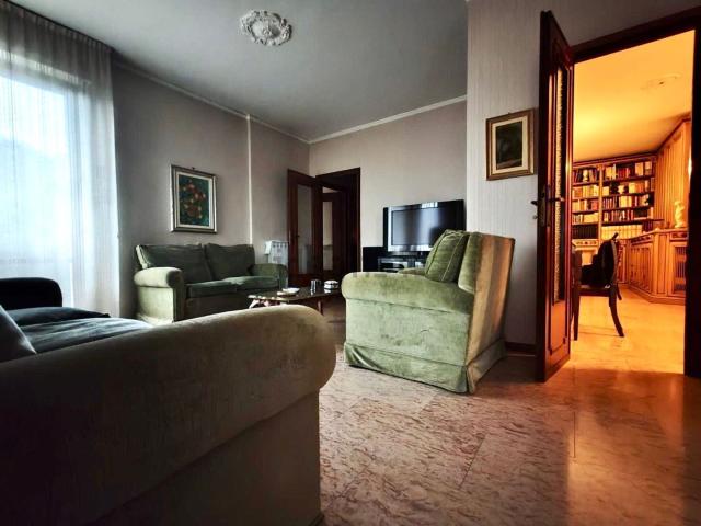 Appartamento in vendita di 225 m² in Viale Roma, 19