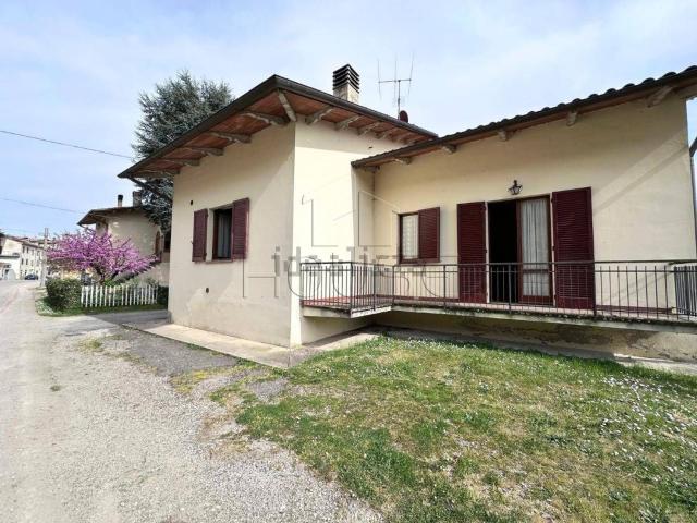 Appartamento in vendita di 225 m² in Frazione Petrelle