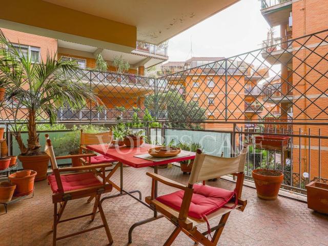 Appartamento in vendita di 226 m² in Via Costantino Maes