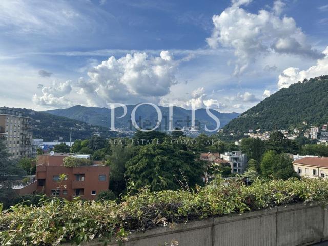 Appartamento in vendita di 226 m² in Via A. Sant&apos Elia
