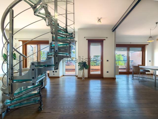 Appartamento in vendita di 226 m² in Via Andrea Millevoi, 401