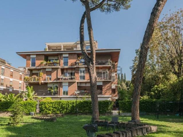 Appartamento in vendita di 226 m² in Via Aurelia Antica