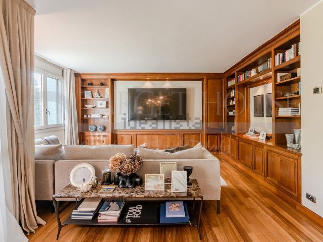 Appartamento in vendita di 226 m² in Via Luigi Einaudi