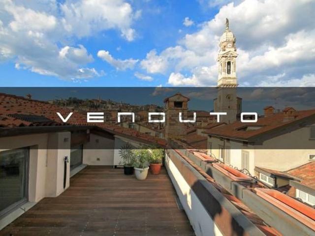 Appartamento in vendita di 226 m² in Via Sant&apos Alessandro, 12