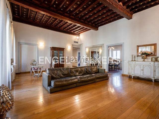 Appartamento in vendita di 226 m² in Via Santo Stefano
