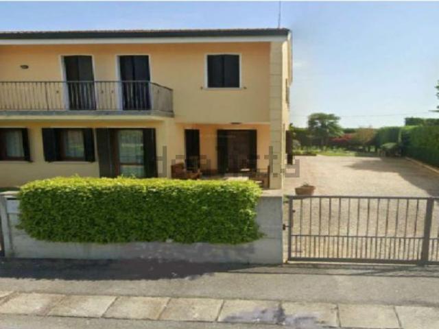 Appartamento in vendita di 227 m² in Via Mons. C. Liviero