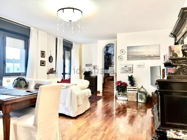 Appartamento in vendita di 227 m² in Via Mario del Monaco