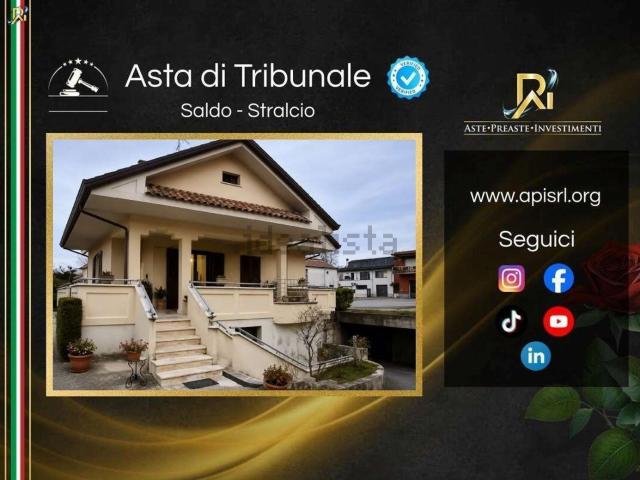 Appartamento in vendita di 228 m² in Via dei Ciclopi, 1