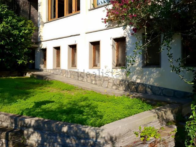 Appartamento in vendita di 228 m² in Via della Pineta