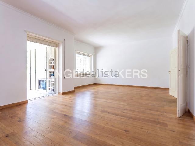 Appartamento in vendita di 228 m² in Via Ferdinando Liuzzi