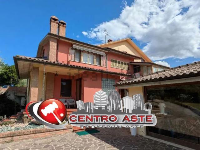 Appartamento in vendita di 228 m² in Via Vittorio Veneto