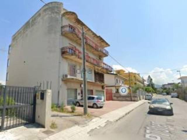 Appartamento in vendita di 229 m² in Via Fiumarella, 57