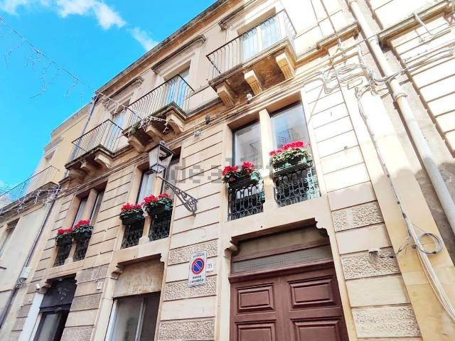 Appartamento in vendita di 229 m² in Via Monsignor Genuardi