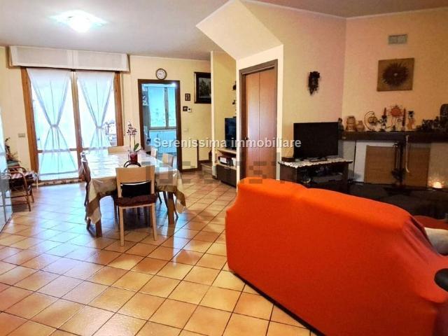 Appartamento in vendita di 229 m² in Via Roma