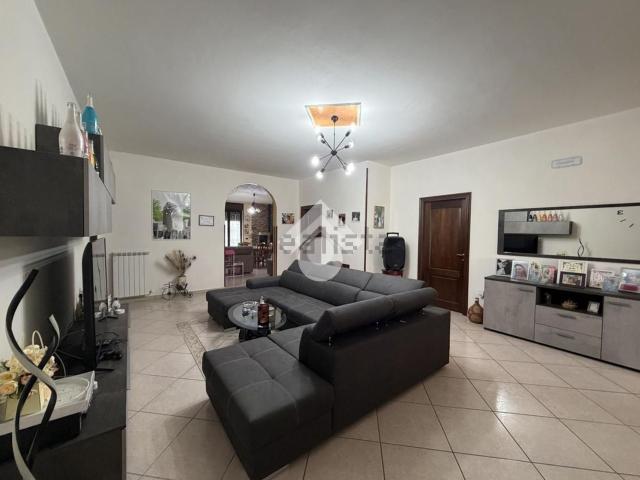Appartamento in vendita di 230 m² in Via Combre, 7