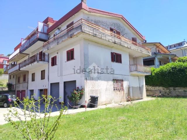 Appartamento in vendita di 230 m² in Via Calzisi