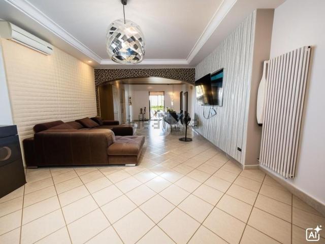 Appartamento in vendita di 230 m² in Via Campotonico, 62