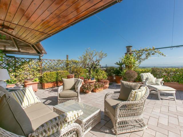 Appartamento in vendita di 230 m² in Via Cassia, 834
