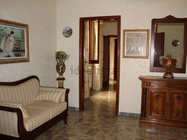 Appartamento in vendita di 230 m² in Via Ciro Menotti, 24