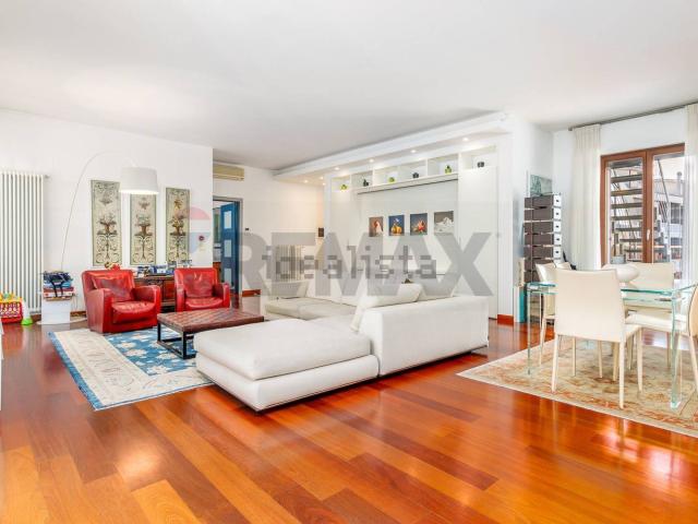 Appartamento in vendita di 230 m² in Via Clara Maffei, 15