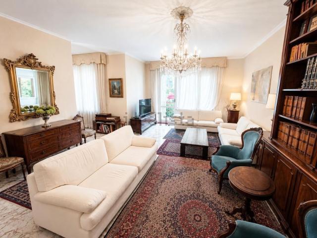 Appartamento in vendita di 230 m² in Via Bellacosta