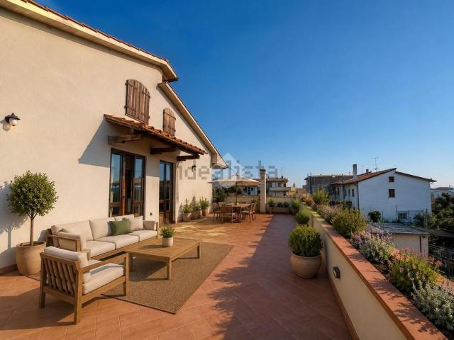 Appartamento in vendita di 230 m² in Via Brescia, 8