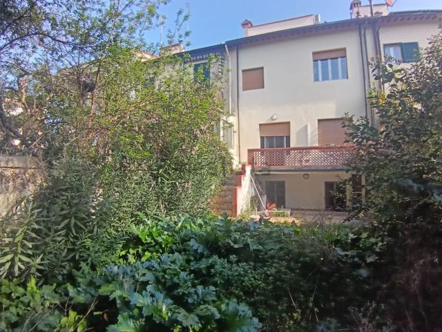 Appartamento in vendita di 230 m² in Via Giuseppe Galliano