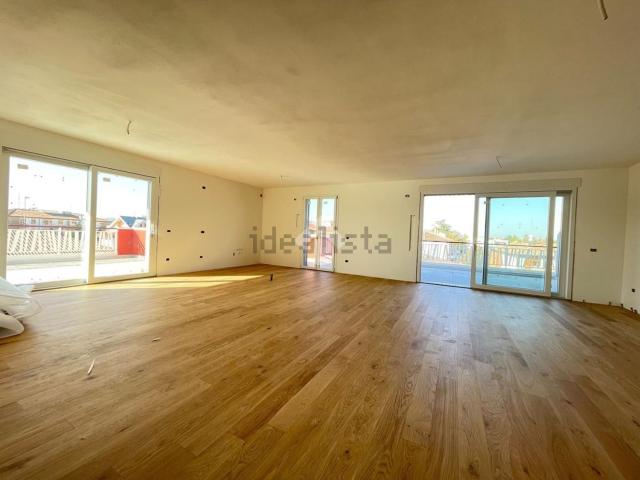 Appartamento in vendita di 230 m² in Via Giacomo Ciamician, 20