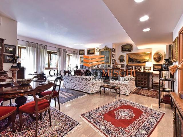 Appartamento in vendita di 230 m² in Via Giacomo Leopardi, 12