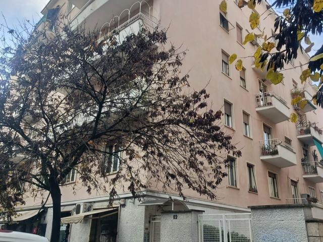Appartamento in vendita di 230 m² in Via Giacinto Carini