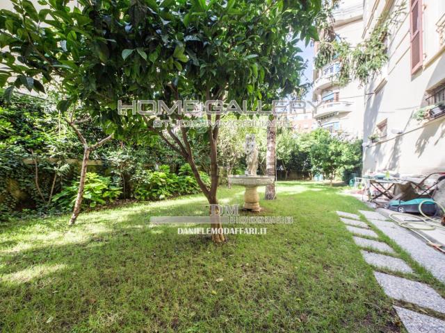 Appartamento in vendita di 230 m² in Via Giordano Bruno
