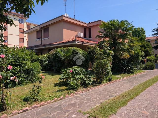 Appartamento in vendita di 230 m² in Via Granatieri di Sardegna