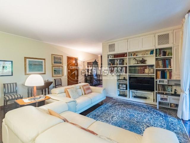 Appartamento in vendita di 230 m² in Via Dante Alighieri, 15