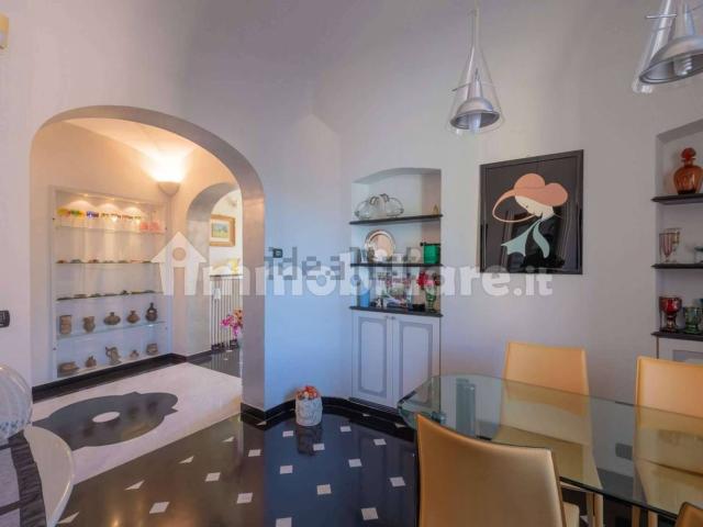 Appartamento in vendita di 230 m² in Via della Sirena