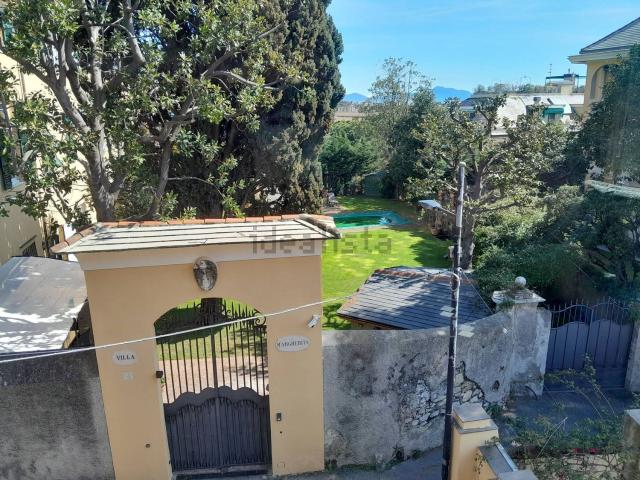 Appartamento in vendita di 230 m² in Via della Sirena
