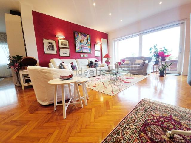 Appartamento in vendita di 230 m² in Via delle Baleniere, 126