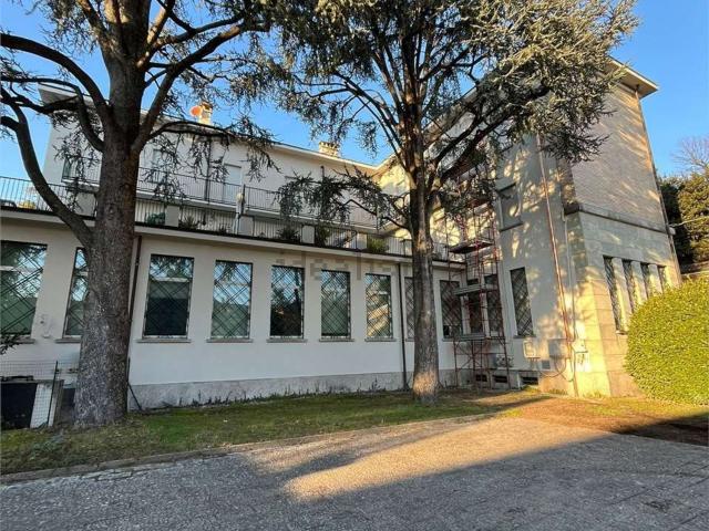 Appartamento in vendita di 230 m² in Via delle Rimembranze