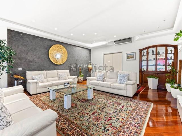 Appartamento in vendita di 230 m² in Via Edmondo de Amicis, 44
