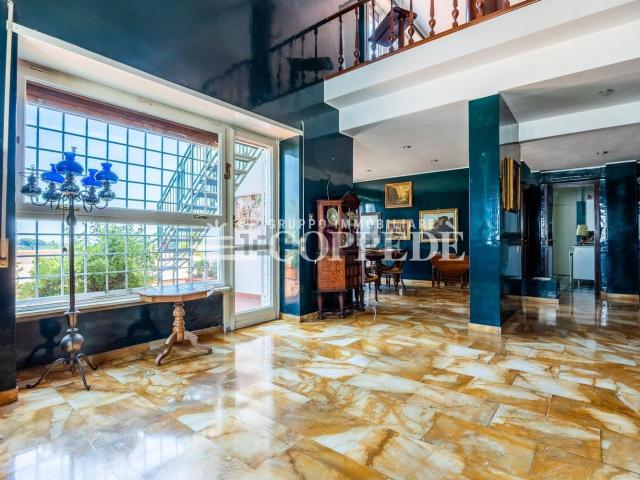 Appartamento in vendita di 230 m² in Via Francesco Ferrara