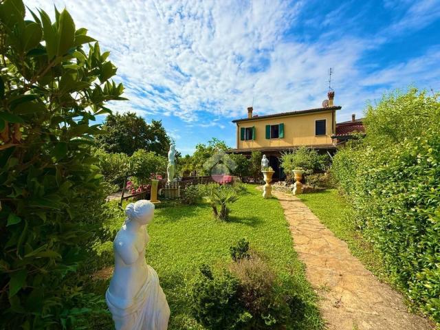 Appartamento in vendita di 230 m² in Via Francesco Petrarca