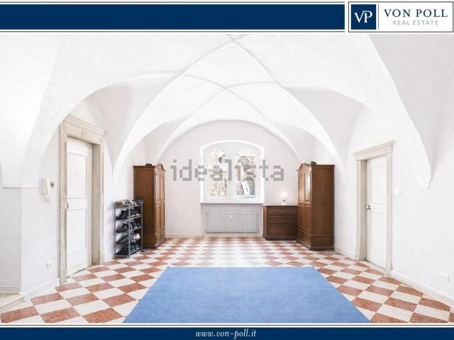 Appartamento in vendita di 230 m² in Via Johann Georg Plazer