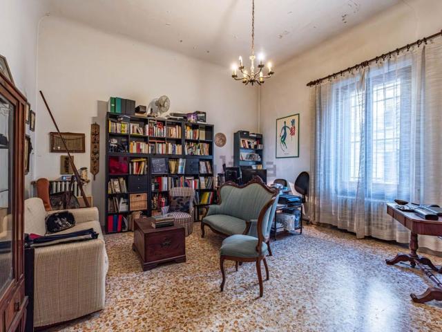 Appartamento in vendita di 230 m² in Via Maffei