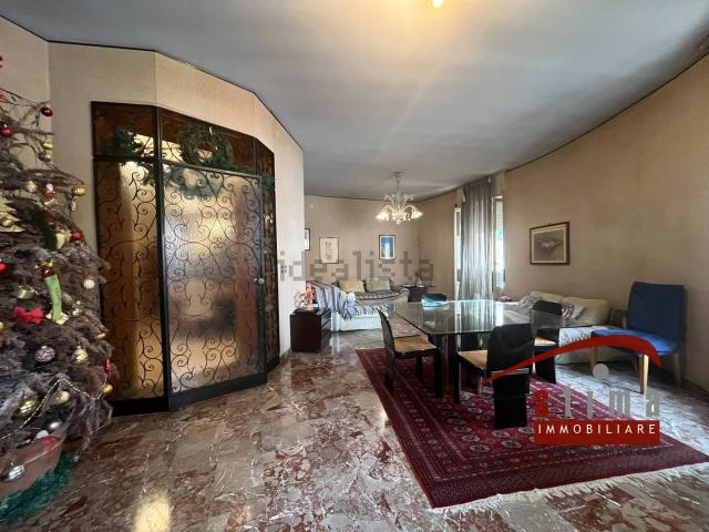 Appartamento in vendita di 230 m² in Via Socrate, 5